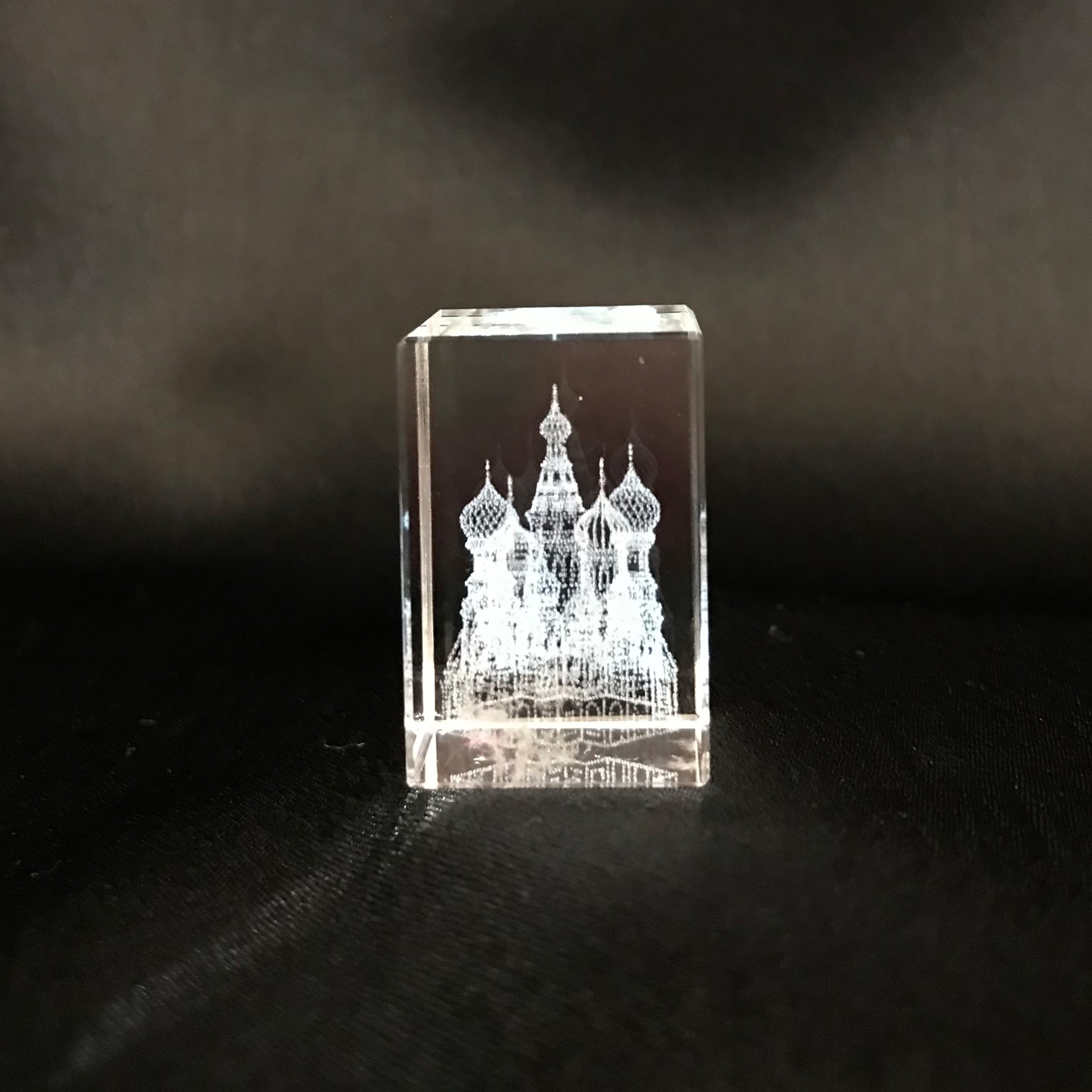 Кристалл  "Куб мини" с лазерной гравировкой Храма Василия Блаженного