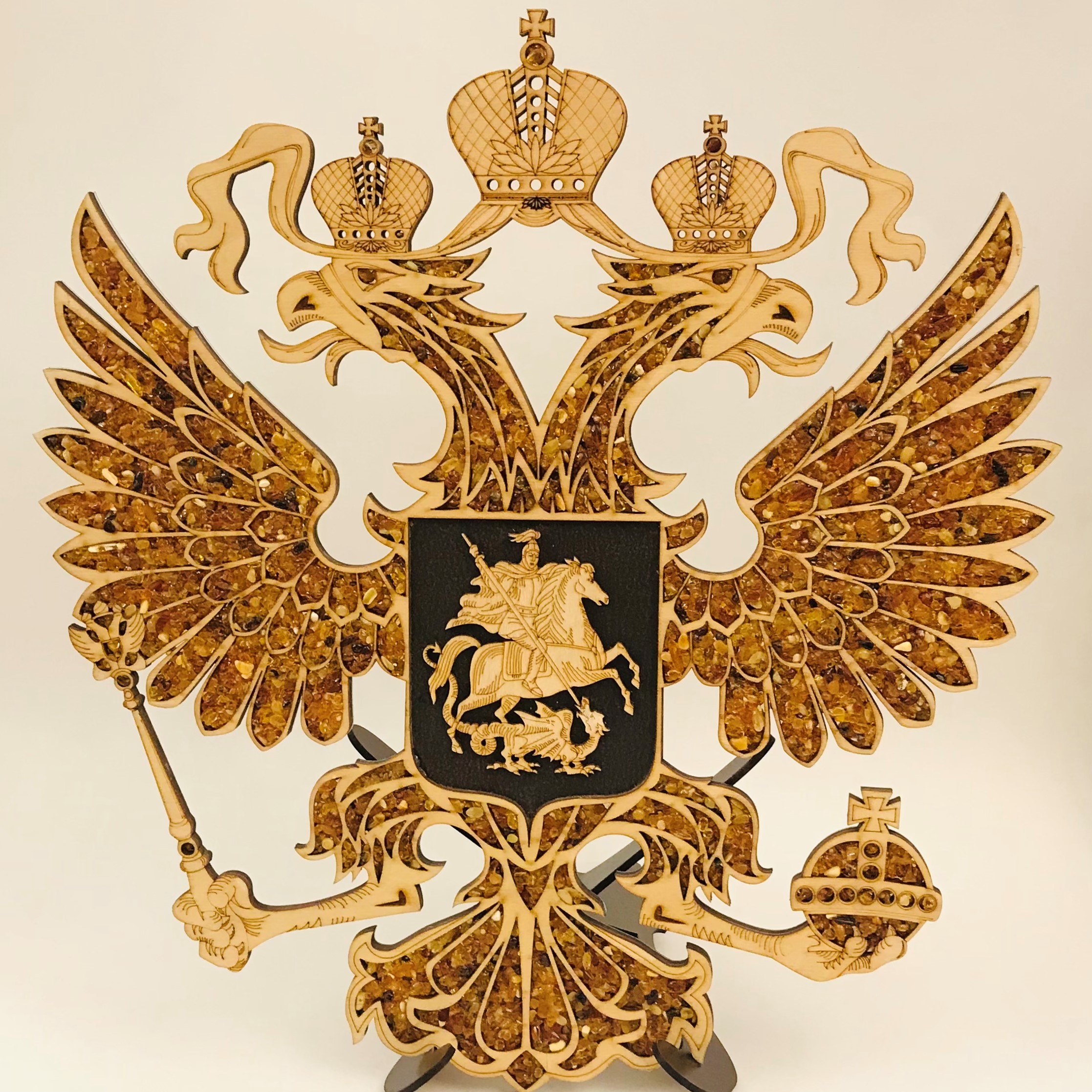 Панно настенное Герб России с янтарем на подставке
