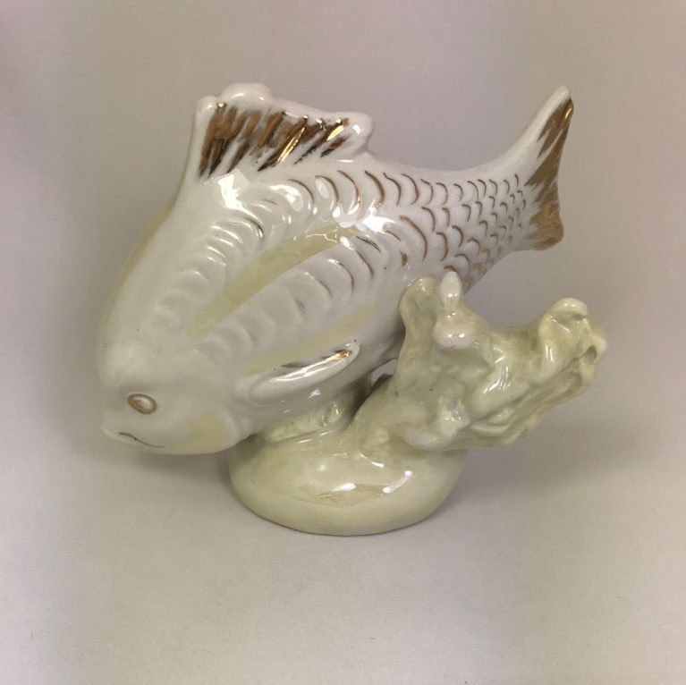 Скульптура "Рыбка в кораллах" Гжель белая с позолотой
