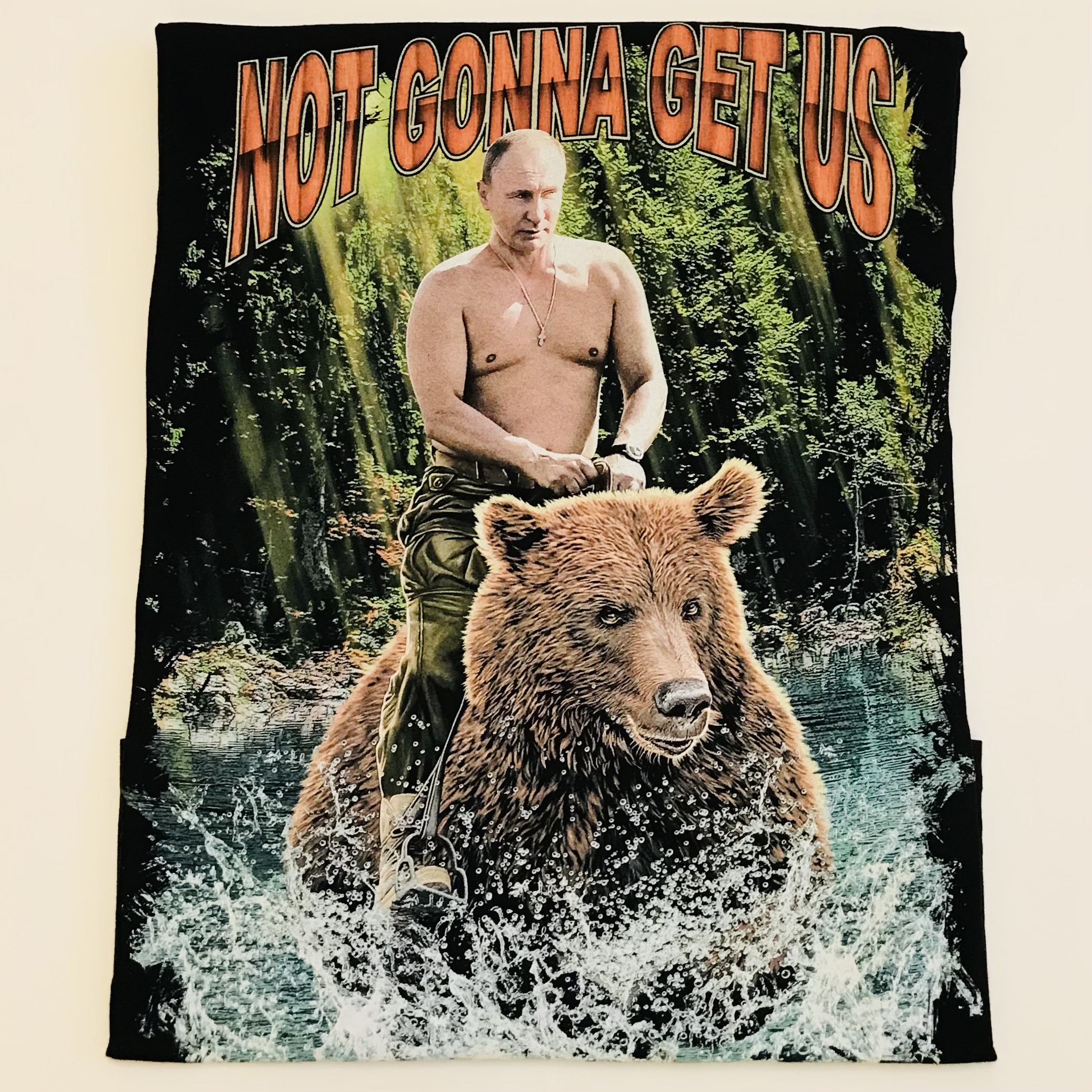 Футболка сувенирная  Путин "Not gonna get us"