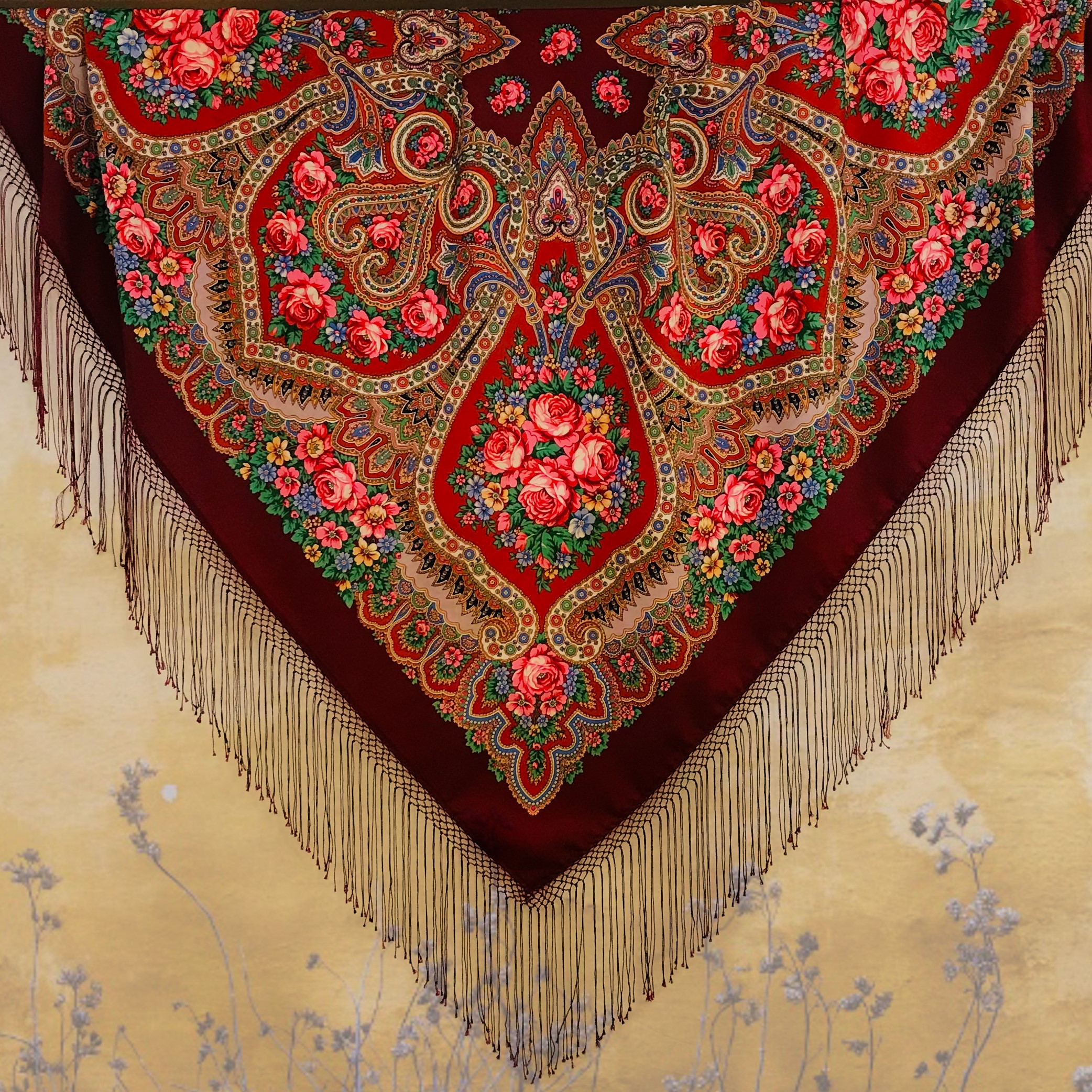 Платок павопосадский с шелковой бахромой "Мелодия любви" 148х148 см